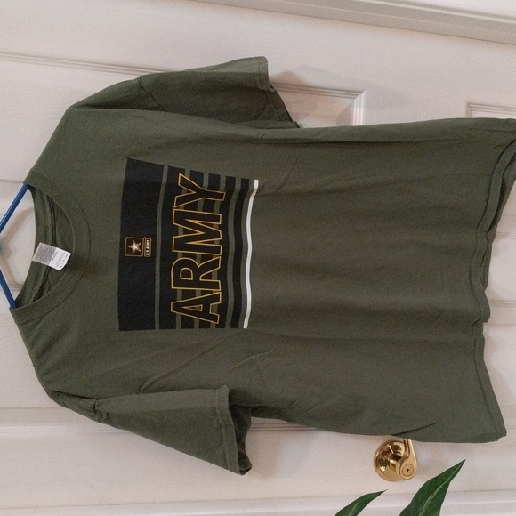 Gildan Men's Short Sleeve Graphic Tee - Army - Size XL - Picture 1 of 5
